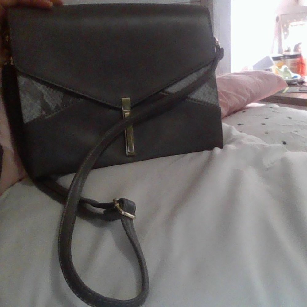 Gray Purse (BRAND NEW) HALF PRICE!!!!